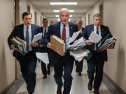 Politiker-mit-Akt